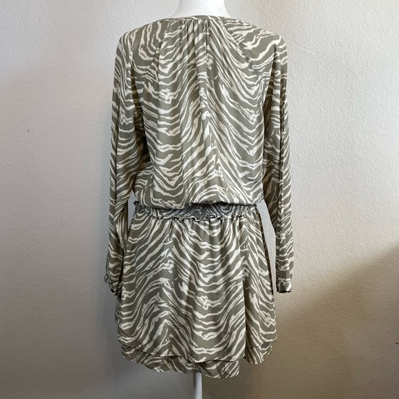 Rails Jasmine Safari Wild Cat Tiger Print Long Sleeve Dress Tan Cream Sz Medium - Picture 6 of 11